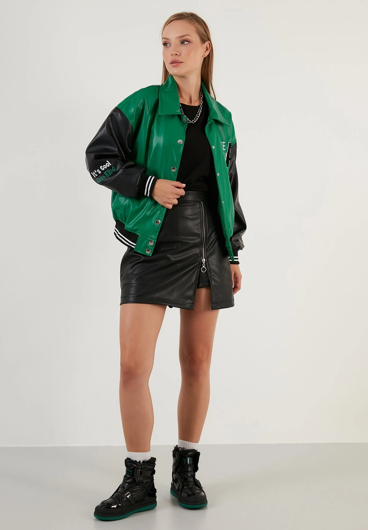 LELA Loose Fit - Imitatieleren Jas - Benetton Color 4 LELA Loose Fit - Imitatieleren Jas - Benetton Color - Afbeelding 2