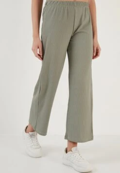 LELA Regular Fit - Broek - Almond Green -Stijl Verkoop d6852cb8bf414a4a8401aa2f4057bcd6