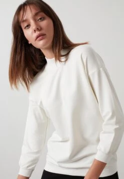 LELA Regular Fit - Sweater - Ecru