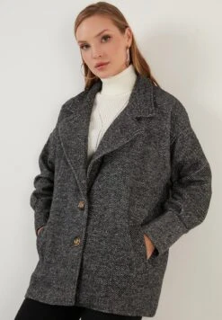 LELA Loose Fit - Halflange Jas - Black -Stijl Verkoop d8c53fb57b1e4c1fb67244fa7d4b072a