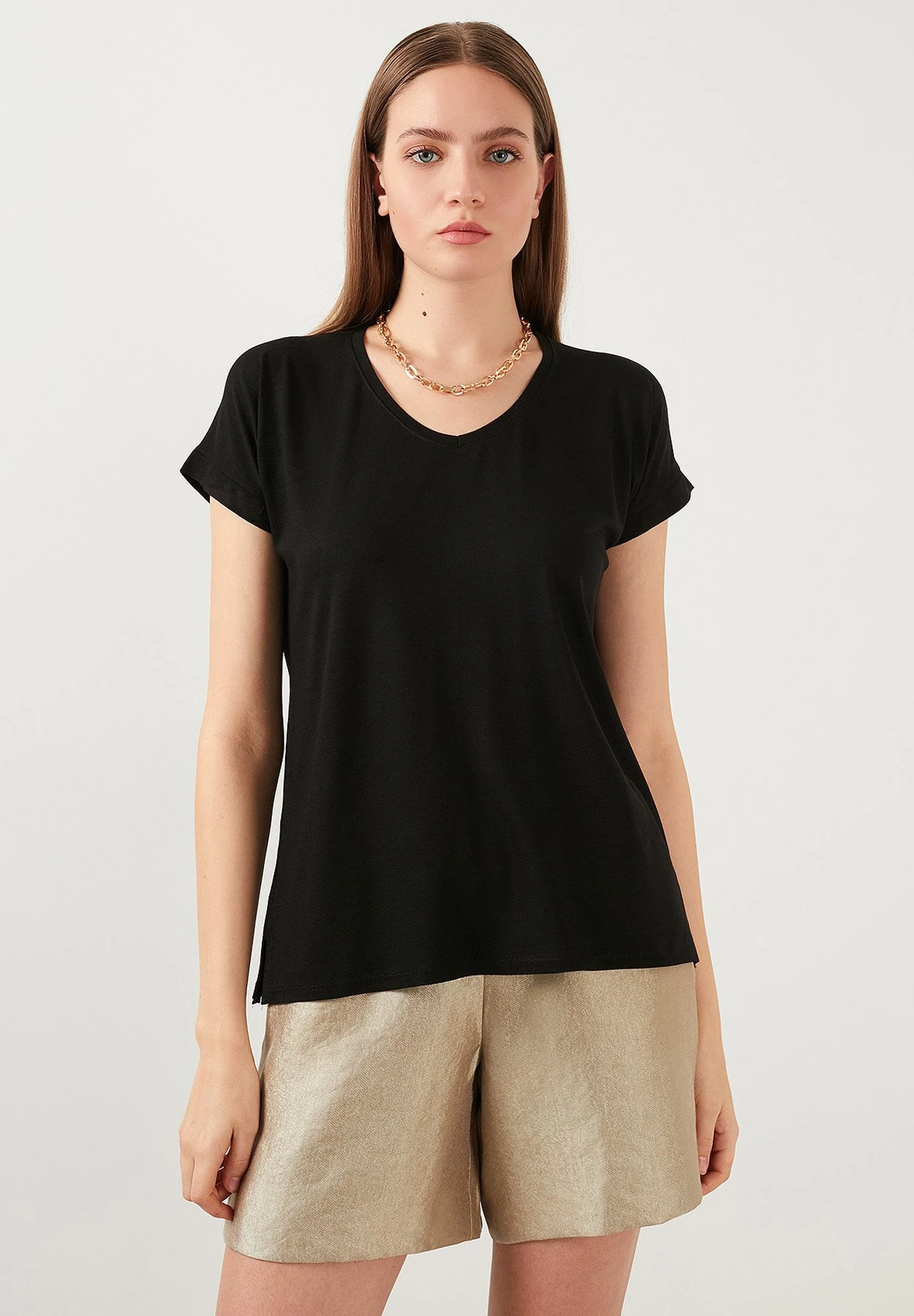 LELA V Neck- T-Shirt Basic - Black 3 LELA V Neck- T-Shirt Basic - Black