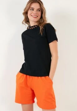 LELA Crew Neck- T-Shirt Print - Black Neon Orange -Stijl Verkoop dd7e71bcac7f4e8e9ec9108ec5a40b3f