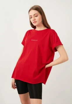 LELA Slim Fit - T-Shirt Print - Red -Stijl Verkoop e52e4ceb6dad4d33b71c70095f2520aa