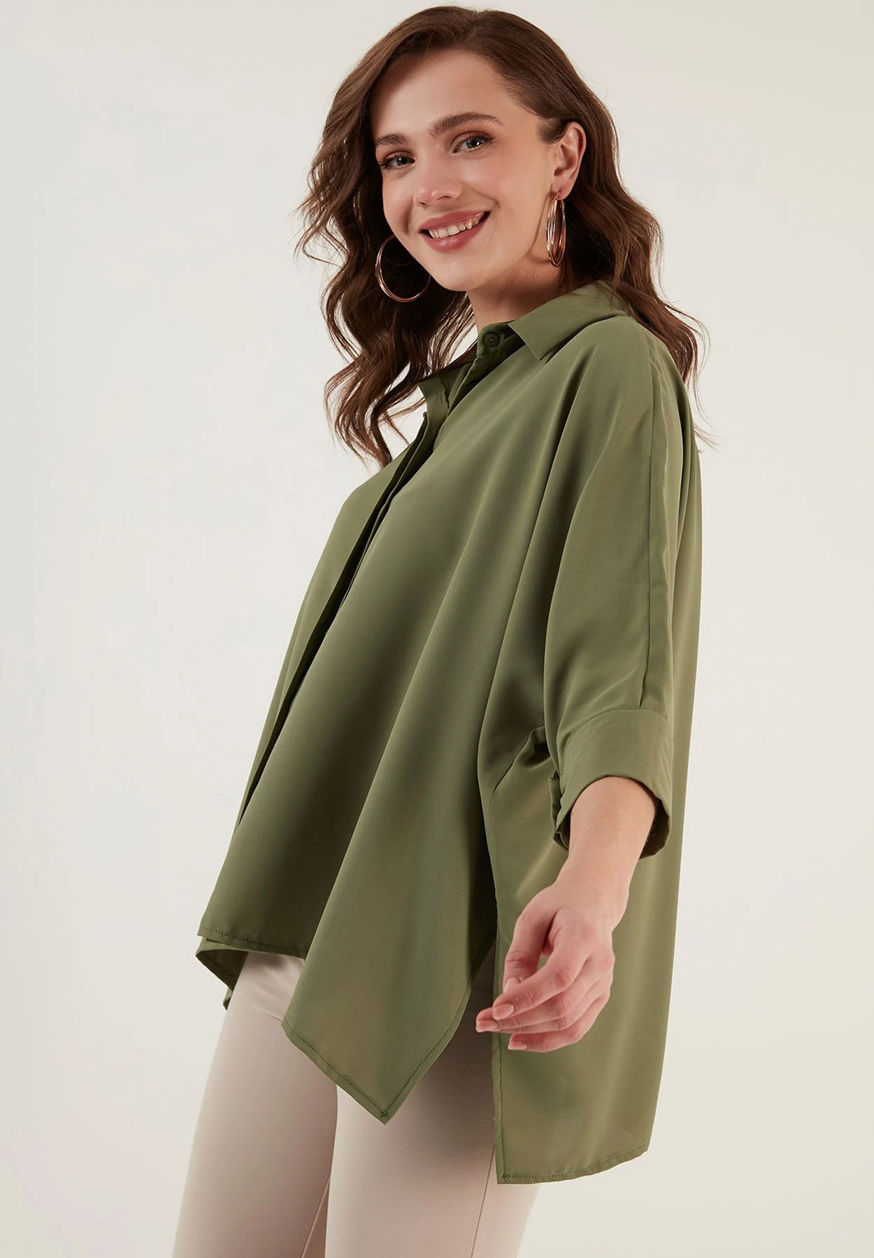 LELA Oversized - Overhemdblouse - Khaki 6 LELA Oversized - Overhemdblouse - Khaki - Afbeelding 4