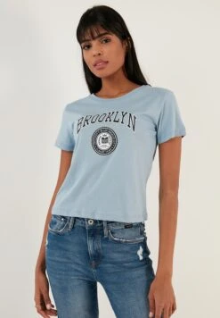 LELA T-Shirt Print - Baby Blue -Stijl Verkoop ea67e664c3a44338a71c30f656a5d3b9