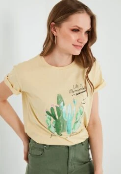 LELA Regular Fit - T-Shirt Print - Yellow -Stijl Verkoop ed20262cb7154b3ca9b7347a9bf73dfa