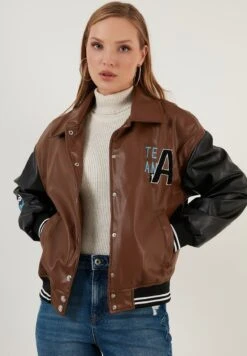 LELA Loose Fit - Imitatieleren Jas - Brown -Stijl Verkoop f54454aca6944f06b49a6dafd04de4b2