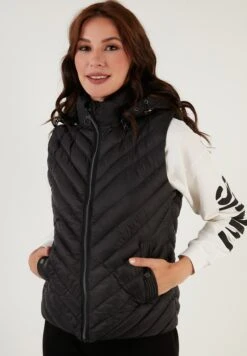 LELA Regular Fit - Bodywarmer - Black -Stijl Verkoop f7fa7d194f10429c9c3d765e3425a770